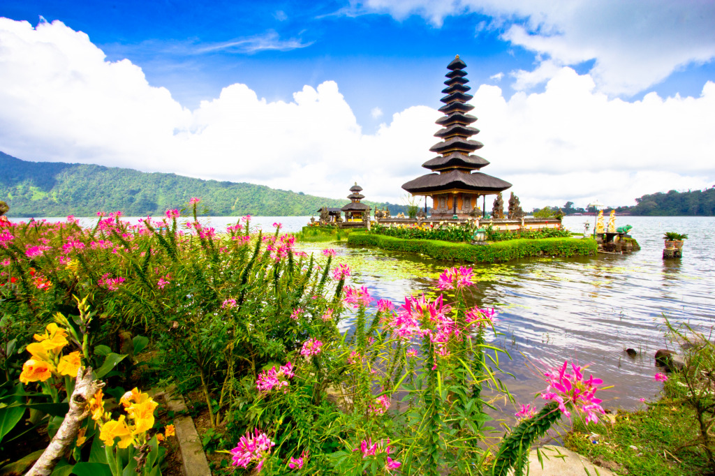 Pura Ulun Danu Temple, Bali jigsaw puzzle in Great Sightings puzzles on TheJigsawPuzzles.com