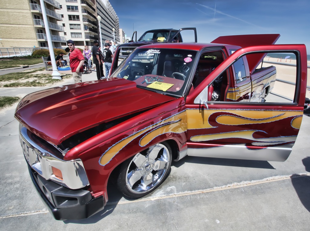 Virginia Beach Car Show jigsaw puzzle in Cars & Bikes puzzles on TheJigsawPuzzles.com