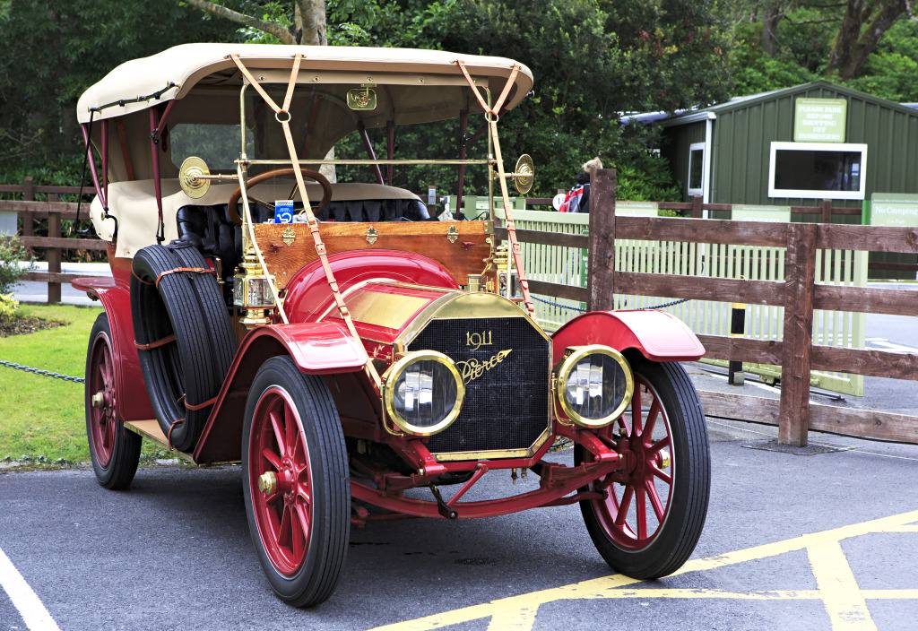 Pierce-Arrow Antique Car jigsaw puzzle in Puzzle of the Day puzzles on TheJigsawPuzzles.com