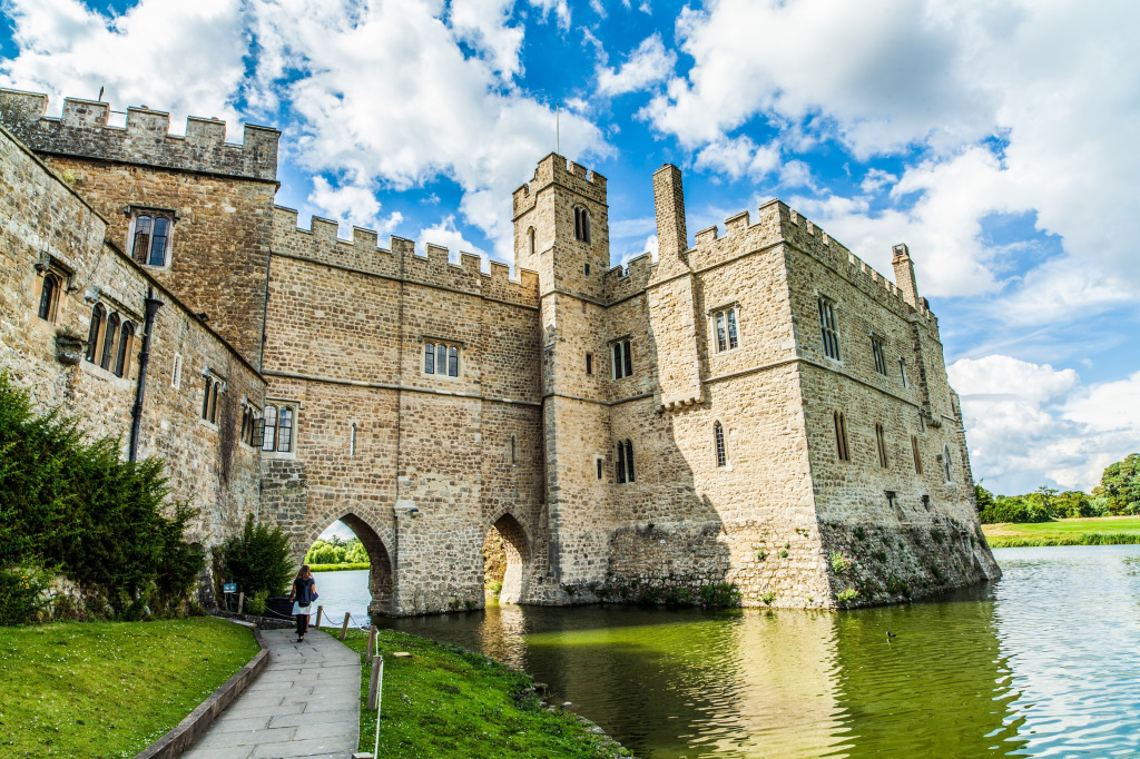 Leeds Castle, England jigsaw puzzle in Castles puzzles on TheJigsawPuzzles.com