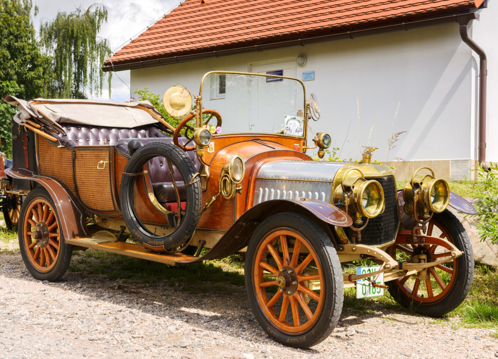 Historical Car Show in Brada, Czech Republic jigsaw puzzle in Cars & Bikes puzzles on TheJigsawPuzzles.com