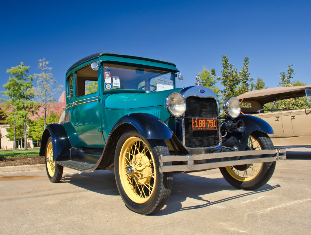 1928 Ford 2 Door Coupe jigsaw puzzle in Cars & Bikes puzzles on TheJigsawPuzzles.com