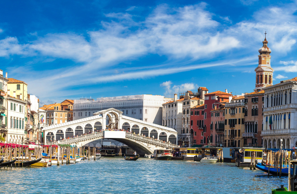 Gondola at the Rialto Bridge, Venice jigsaw puzzle in Bridges puzzles on TheJigsawPuzzles.com