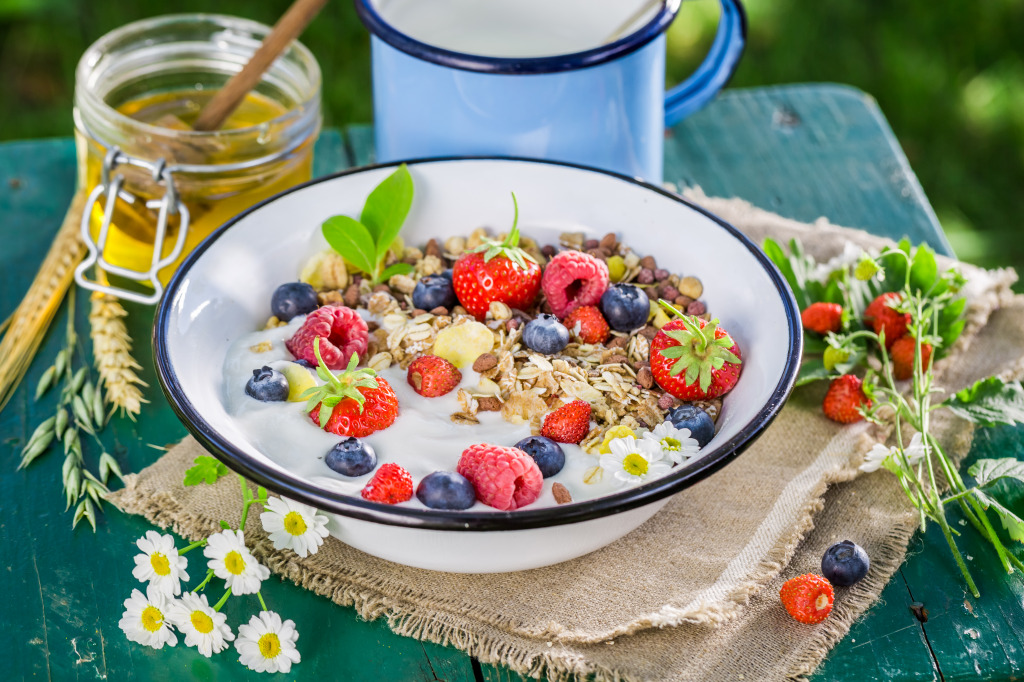 Healthy Muesli with Berries jigsaw puzzle in Fruits & Veggies puzzles on TheJigsawPuzzles.com