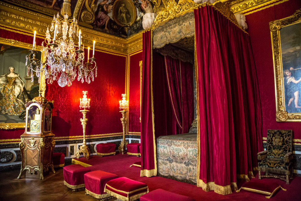 Louis XVI's Bedroom in the Versailles Palace jigsaw puzzle in Castles puzzles on TheJigsawPuzzles.com