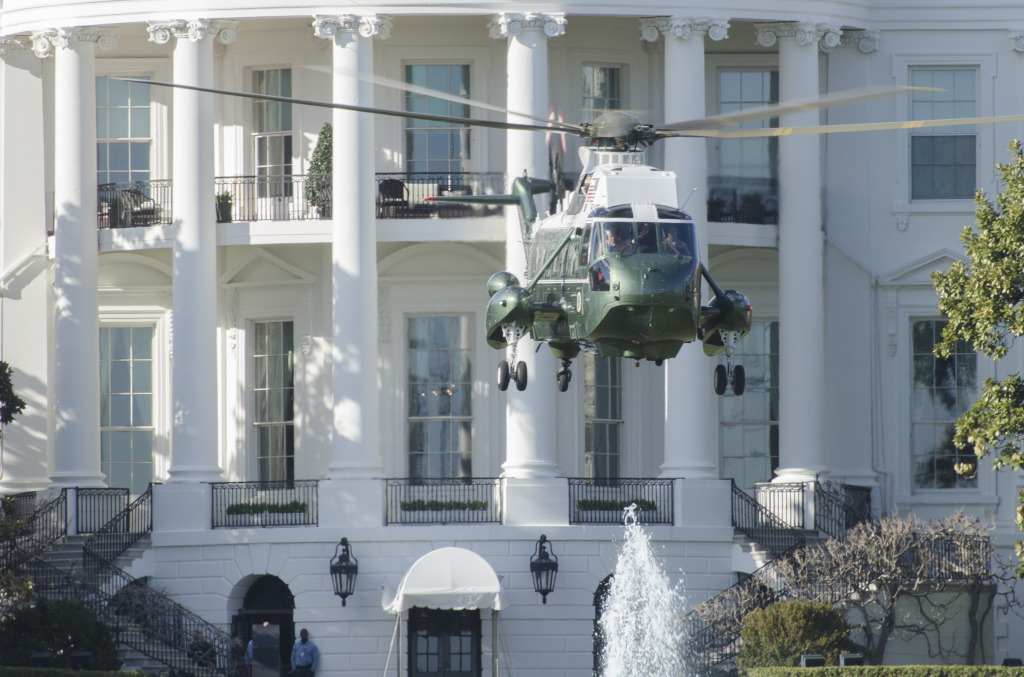 Marine One Lifts Off from the South Lawn jigsaw puzzle in Aviation puzzles on TheJigsawPuzzles.com