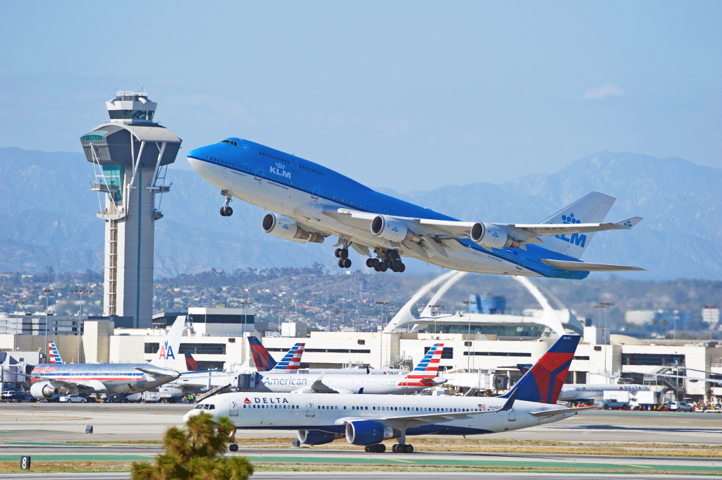 Los Angeles International Airport jigsaw puzzle in Aviation puzzles on TheJigsawPuzzles.com