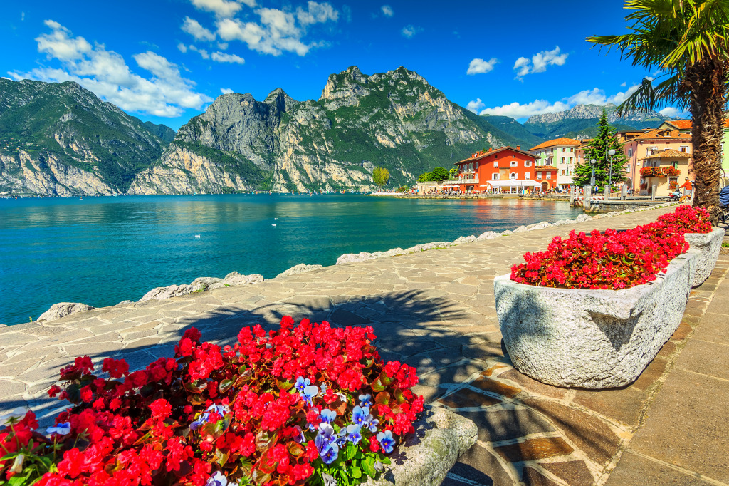 Lake Garda, Italy jigsaw puzzle in Great Sightings puzzles on TheJigsawPuzzles.com