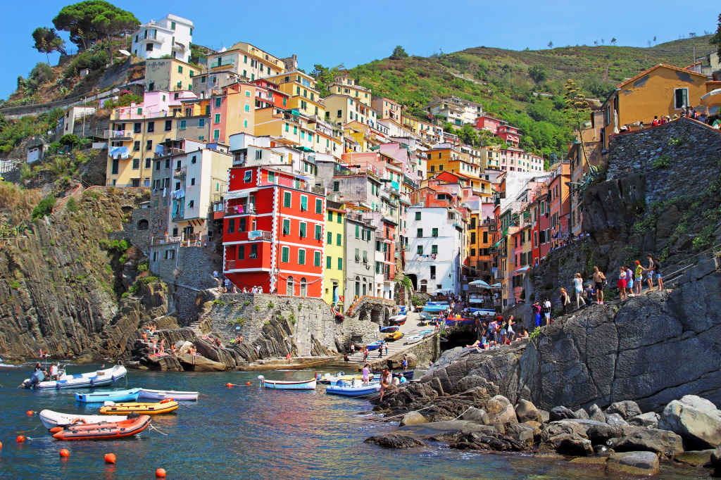 Riomaggiore, Cinque Terre, Italy jigsaw puzzle in Great Sightings puzzles on TheJigsawPuzzles.com