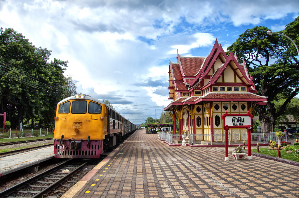 Hua Hin Train Station, Thailand jigsaw puzzle in Puzzle of the Day puzzles on TheJigsawPuzzles.com