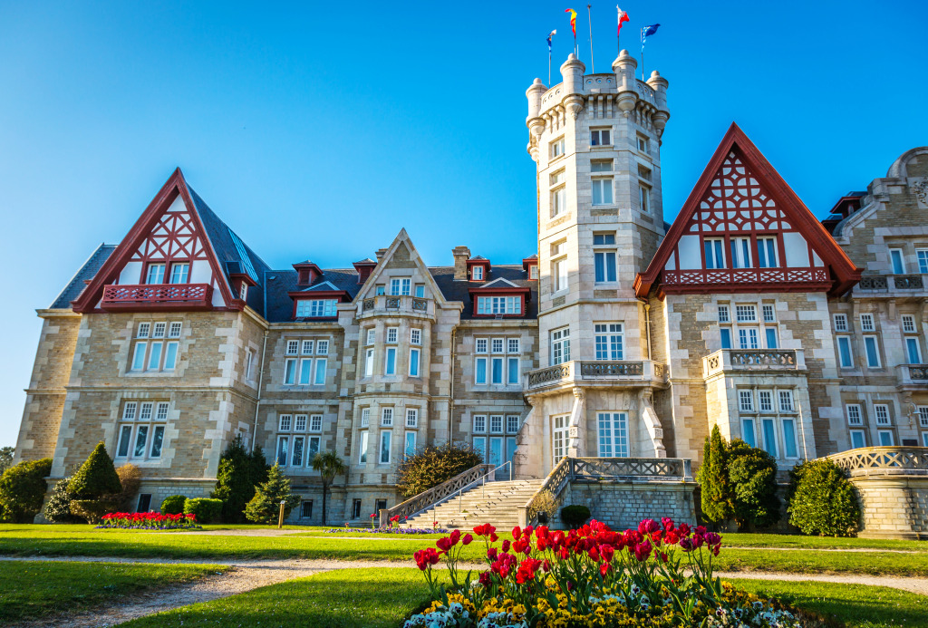 Magdalena Palace in Santander, Spain jigsaw puzzle in Castles puzzles on TheJigsawPuzzles.com