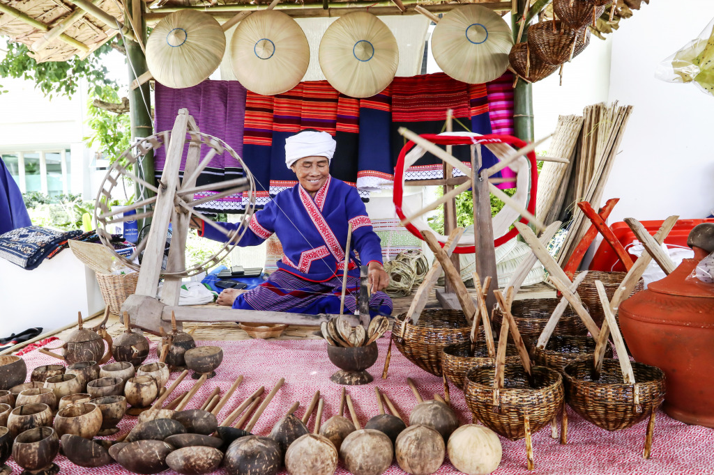 Traditional Thai Crafts in Chiangmai jigsaw puzzle in Handmade puzzles on TheJigsawPuzzles.com