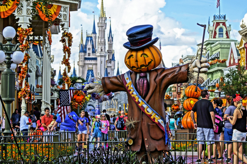 Halloween in the Magic Kingdom jigsaw puzzle in Halloween puzzles on TheJigsawPuzzles.com