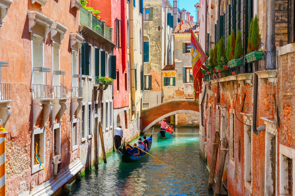 Narrow Canal in Venice jigsaw puzzle in Street View puzzles on TheJigsawPuzzles.com