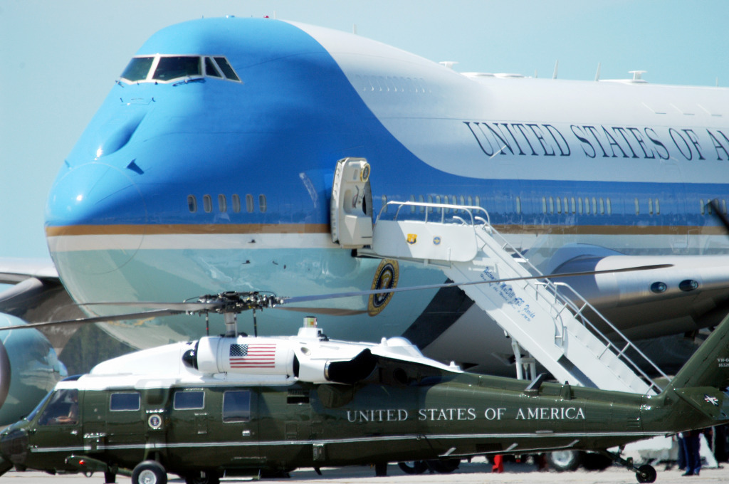 Air Force One and Marine One jigsaw puzzle in Aviation puzzles on TheJigsawPuzzles.com