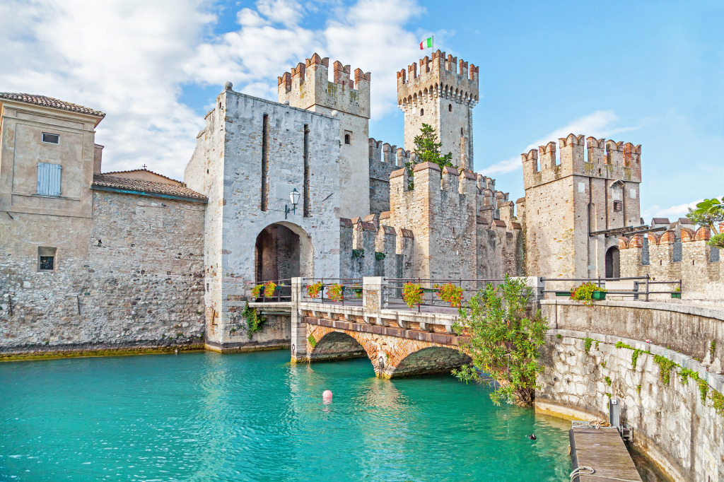 Scaliger Castle on Lake Garda, Italy jigsaw puzzle in Castles puzzles on TheJigsawPuzzles.com