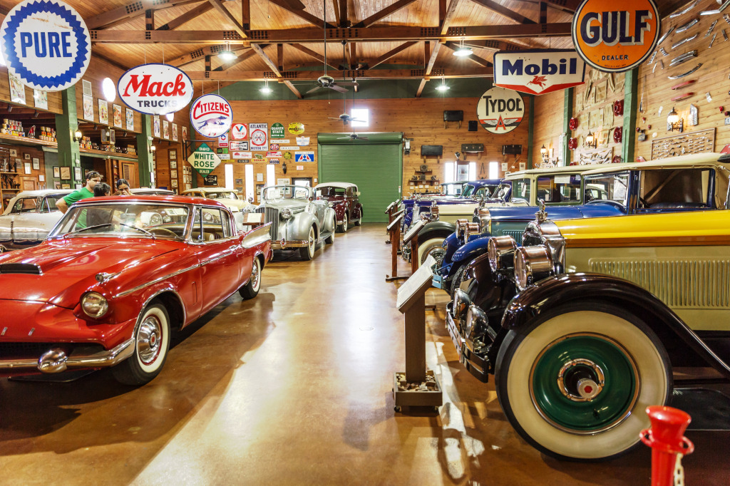 Fort Lauderdale Antique Car Museum jigsaw puzzle in Cars & Bikes puzzles on TheJigsawPuzzles.com