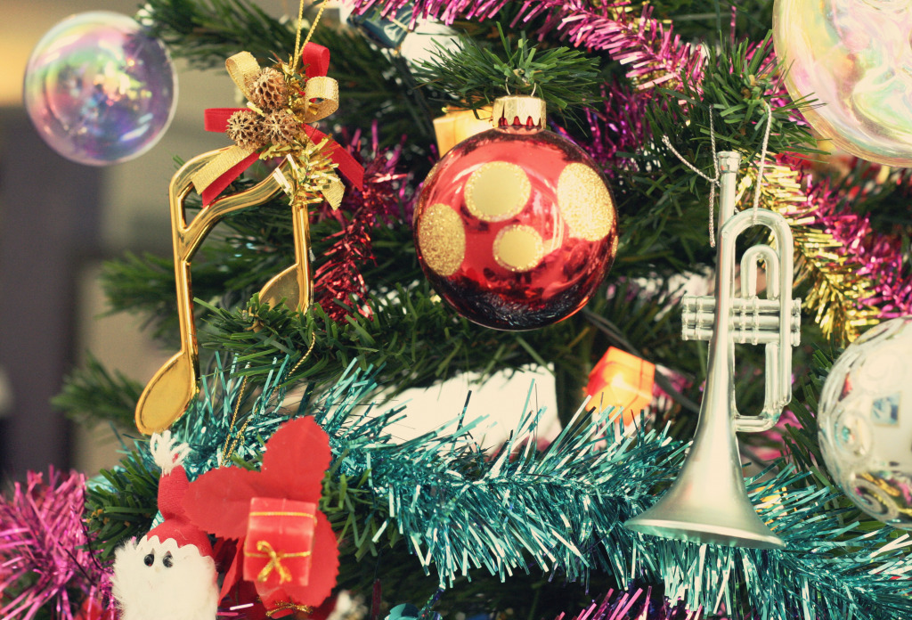 Christmas Decorations jigsaw puzzle in Christmas & New Year puzzles on TheJigsawPuzzles.com