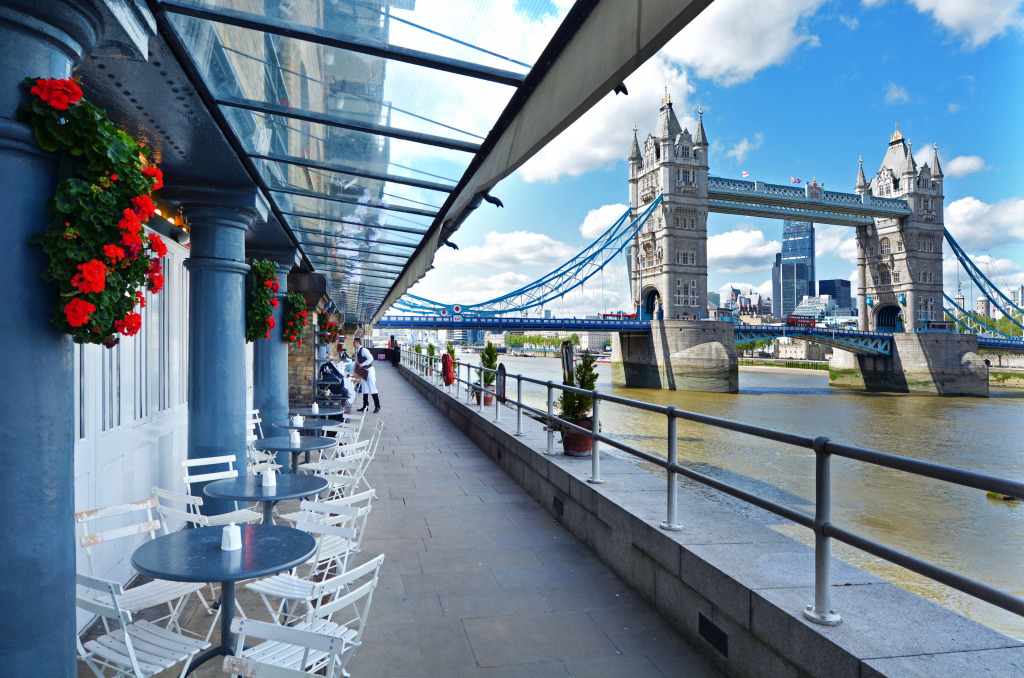 Restaurant Overlooking Tower Bridge jigsaw puzzle in Bridges puzzles on TheJigsawPuzzles.com