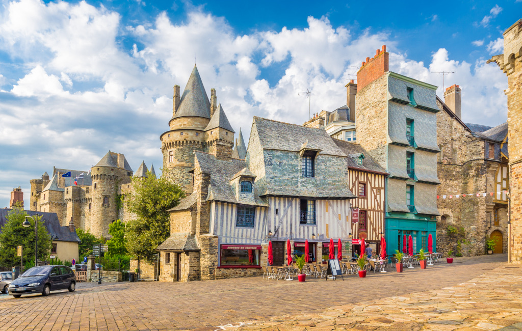 Medieval Town of Vitre, France jigsaw puzzle in Street View puzzles on TheJigsawPuzzles.com