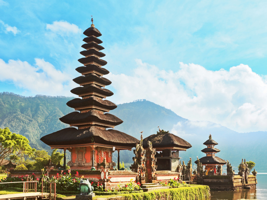 Pura Ulun Danu Temple, Bali jigsaw puzzle in Great Sightings puzzles on TheJigsawPuzzles.com