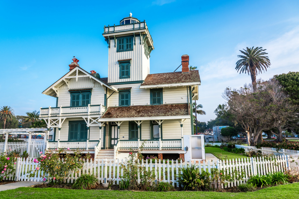 Point Fermin Lighthouse in San Pedro jigsaw puzzle in Street View puzzles on TheJigsawPuzzles.com