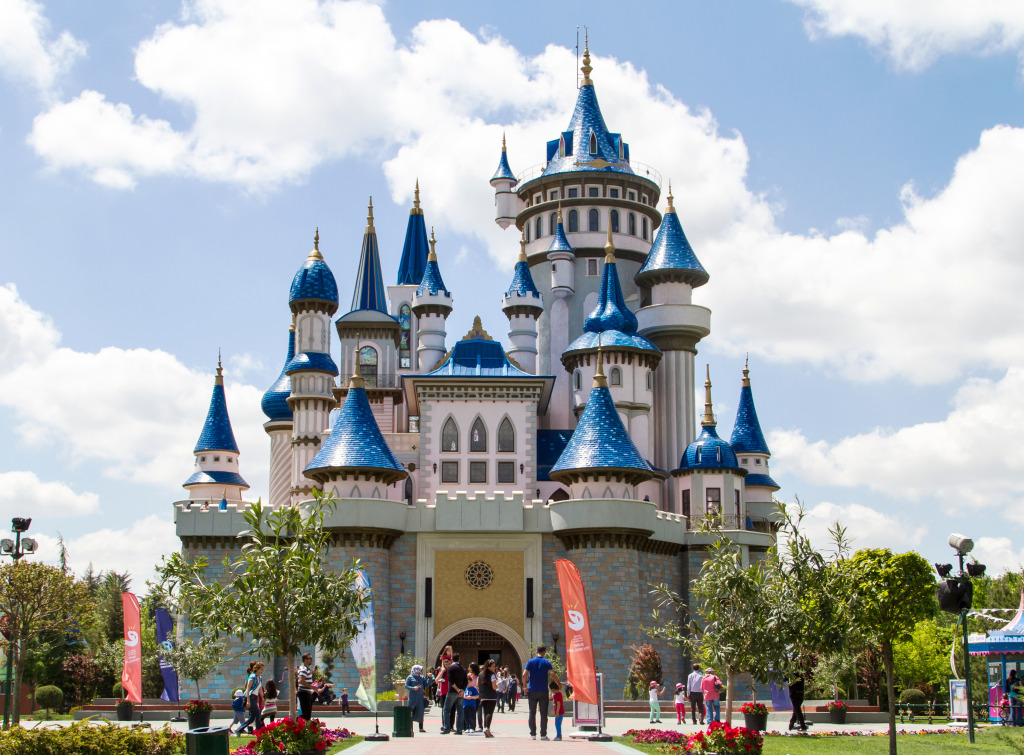 Fairytale Castle in Sazova Park, Turkey jigsaw puzzle in Castles puzzles on TheJigsawPuzzles.com