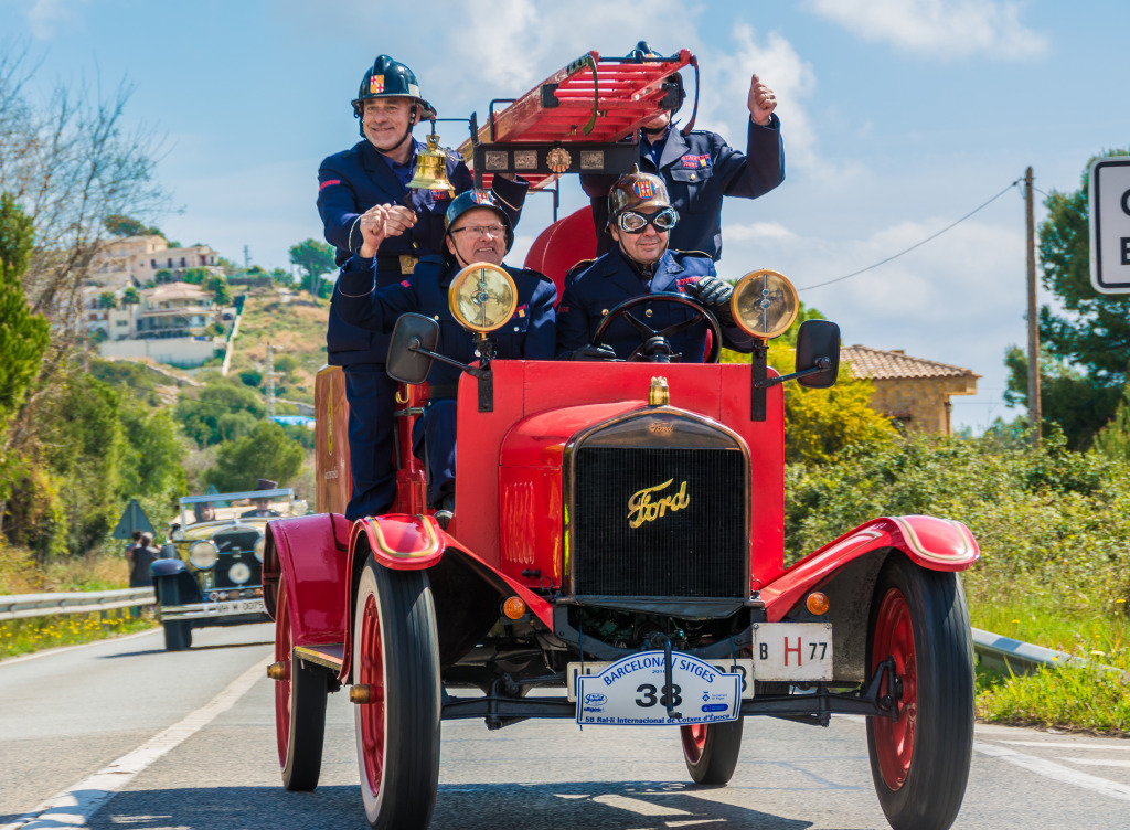 Rally of Ancient Cars, Barcelona jigsaw puzzle in Cars & Bikes puzzles on TheJigsawPuzzles.com