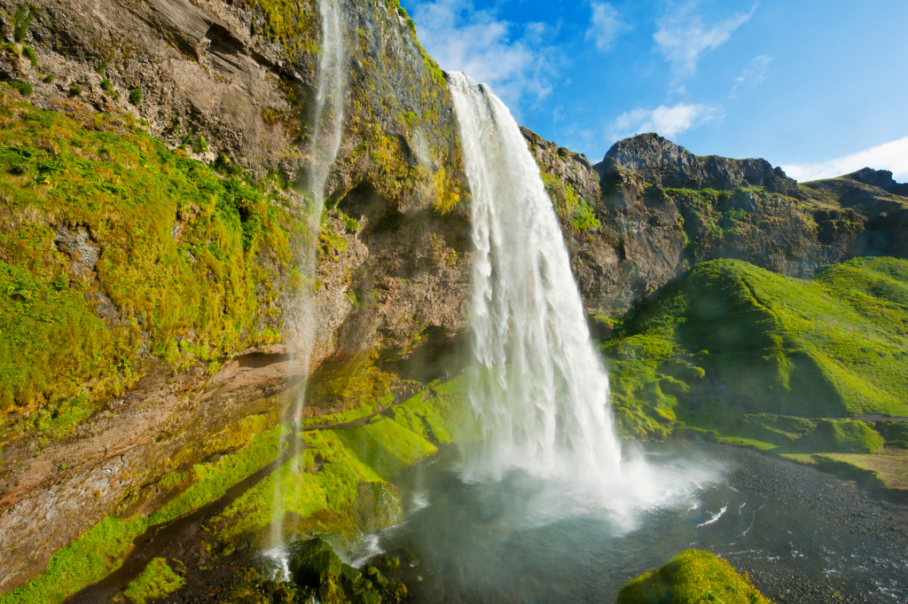 Seljalandsfoss Waterfall, Iceland jigsaw puzzle in Waterfalls puzzles on TheJigsawPuzzles.com