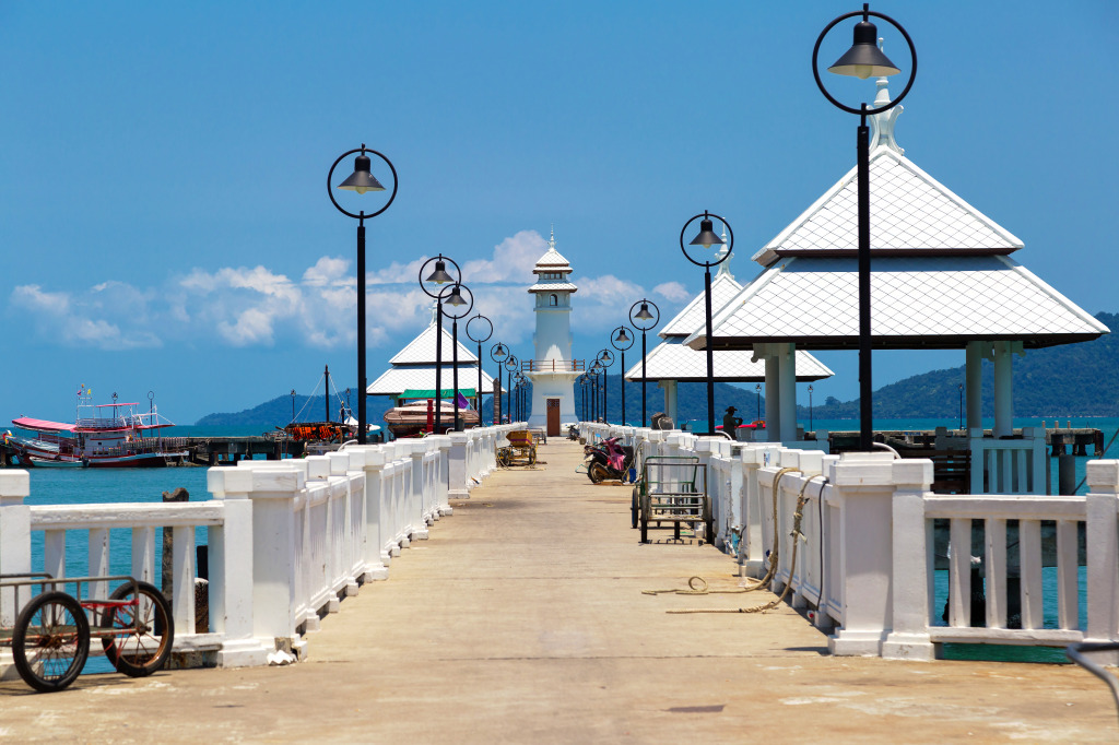 Lighthouse on Koh Chang Island, Thailand jigsaw puzzle in Great Sightings puzzles on TheJigsawPuzzles.com