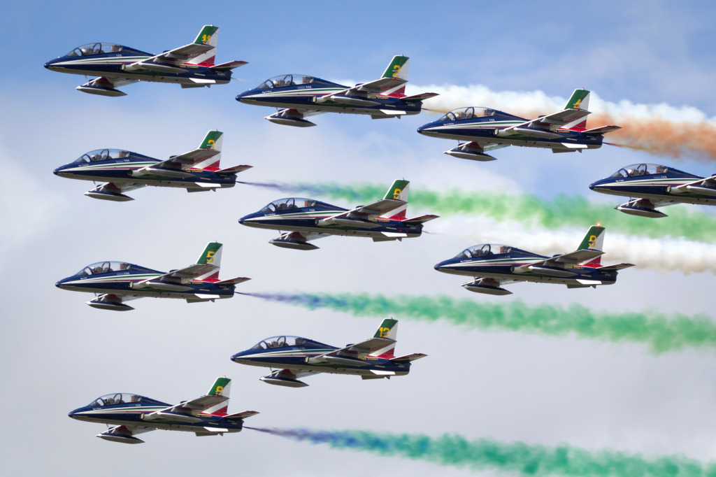 Italian Air Force Frecce Tricolori Display Team jigsaw puzzle in Aviation puzzles on TheJigsawPuzzles.com