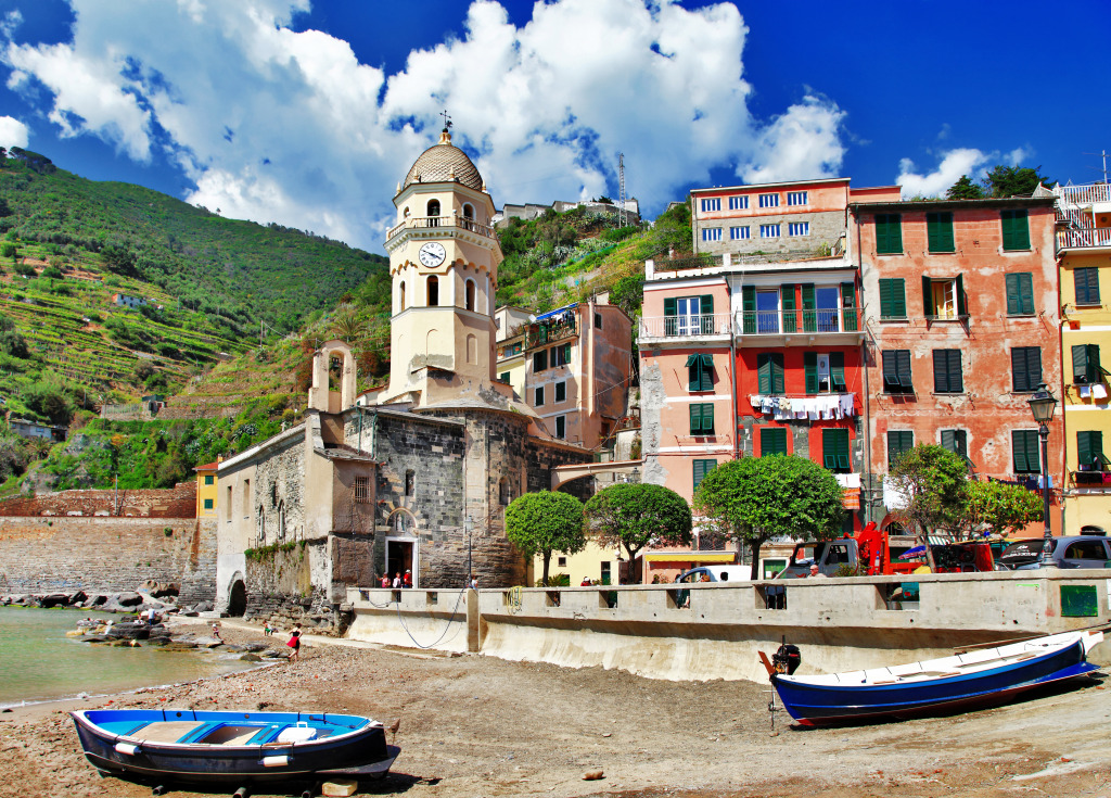Vernazza Fishing Village, Cinque Terre jigsaw puzzle in Puzzle of the Day puzzles on TheJigsawPuzzles.com
