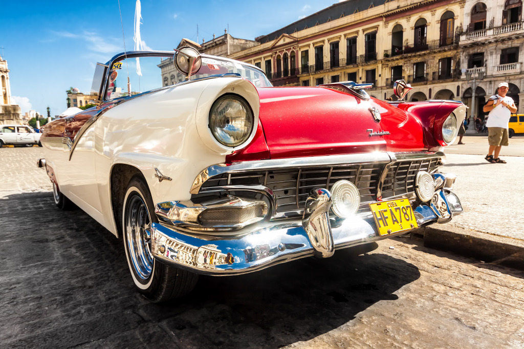 Ford Fairlane in Havana jigsaw puzzle in Cars & Bikes puzzles on TheJigsawPuzzles.com