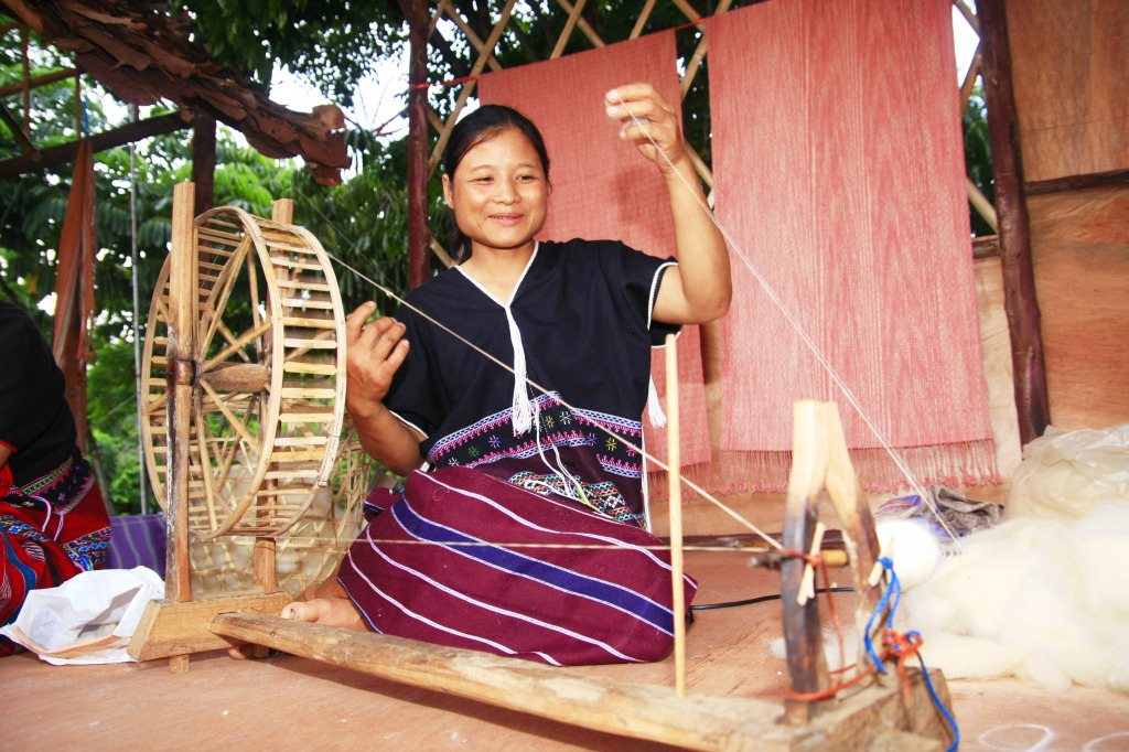 Karen Tribe Woman, Chiang Mai, Thailand jigsaw puzzle in Handmade puzzles on TheJigsawPuzzles.com