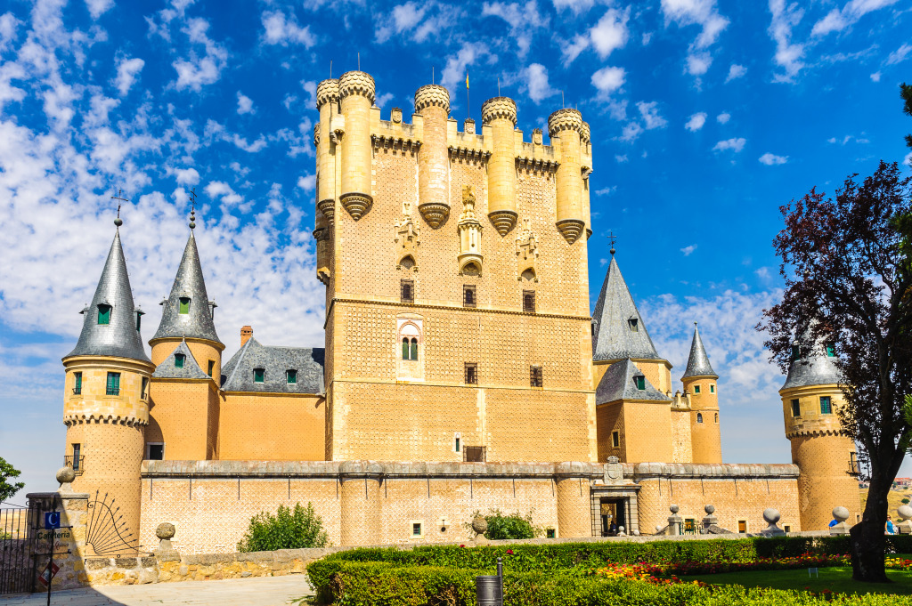 Segovia Castle, Alcazar, Spain jigsaw puzzle in Castles puzzles on TheJigsawPuzzles.com