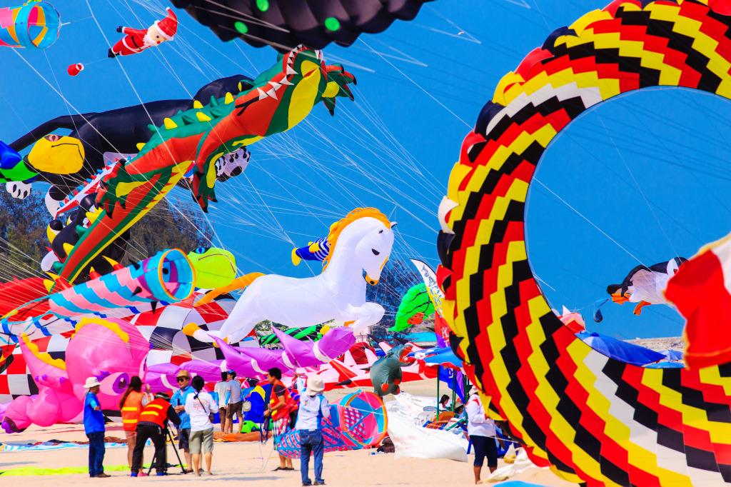 Thailand International Kite Festival jigsaw puzzle in Puzzle of the Day puzzles on TheJigsawPuzzles.com