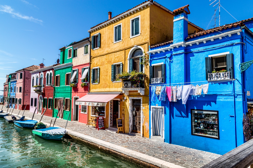 Island of Burano near Venice, Italy jigsaw puzzle in Street View puzzles on TheJigsawPuzzles.com