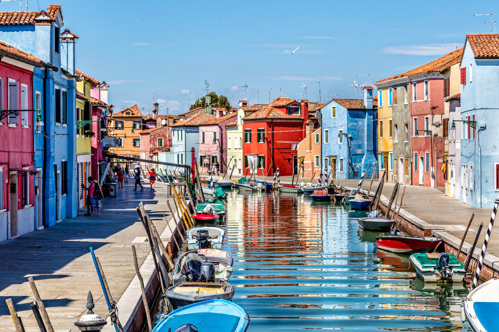 Island of Burano near Venice jigsaw puzzle in Street View puzzles on TheJigsawPuzzles.com