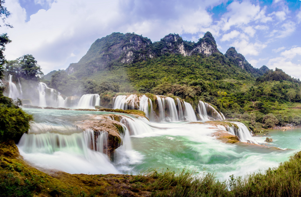 Ban Gioc Waterfall in Caobang, Vietnam jigsaw puzzle in Waterfalls puzzles on TheJigsawPuzzles.com