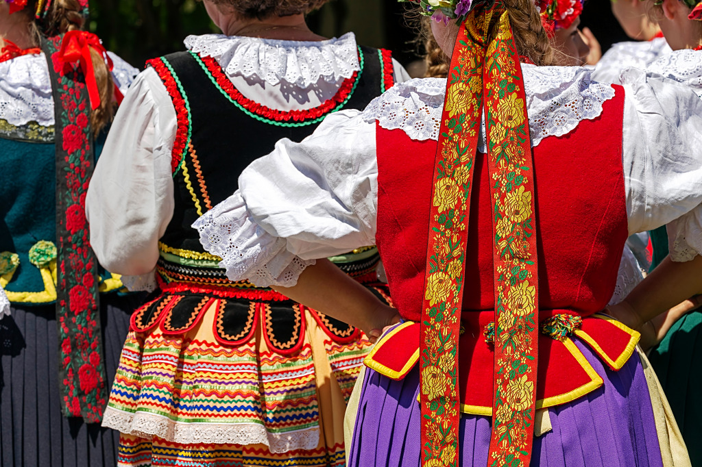 Polish Folk Costumes jigsaw puzzle in Puzzle of the Day puzzles on TheJigsawPuzzles.com