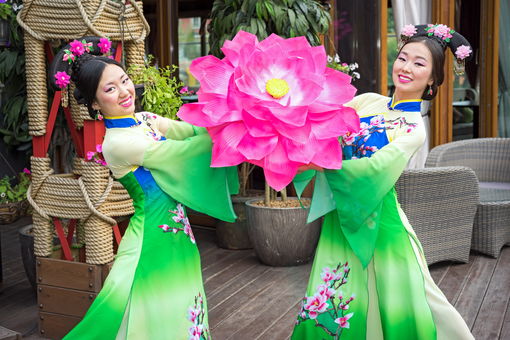 Chinese Girls in Traditional Dresses jigsaw puzzle in People puzzles on TheJigsawPuzzles.com