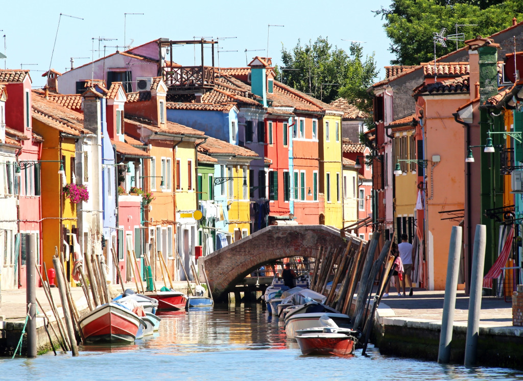 Canal in Burano, Venice jigsaw puzzle in Bridges puzzles on TheJigsawPuzzles.com