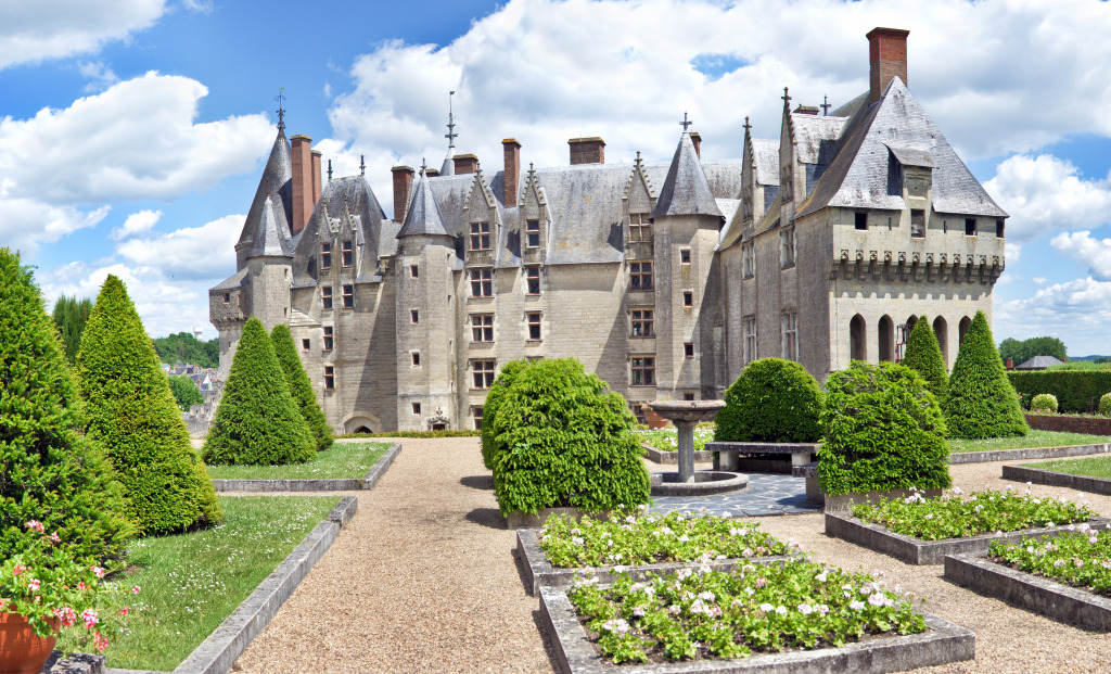 Garden and Chateau Langeais, Loire Valley, France jigsaw puzzle in Castles puzzles on TheJigsawPuzzles.com