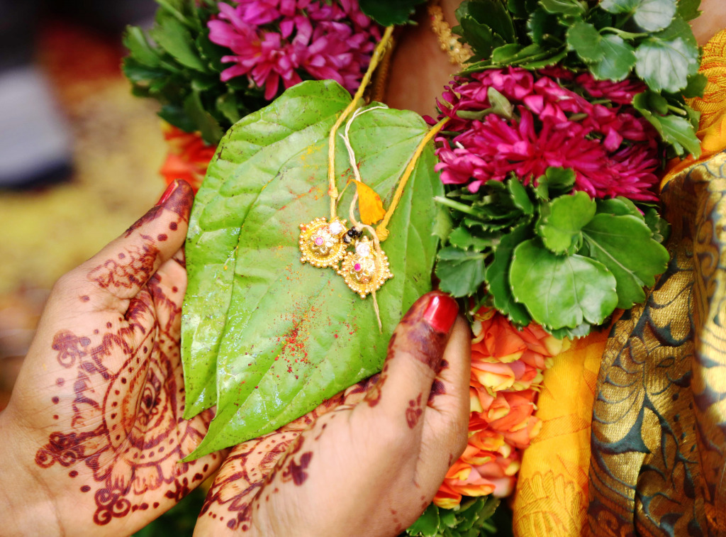 Hindu Wedding Ceremony jigsaw puzzle in Macro puzzles on TheJigsawPuzzles.com