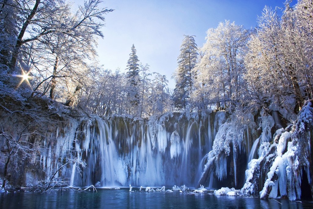 Plitvice Lakes National Park in Winter jigsaw puzzle in Waterfalls puzzles on TheJigsawPuzzles.com