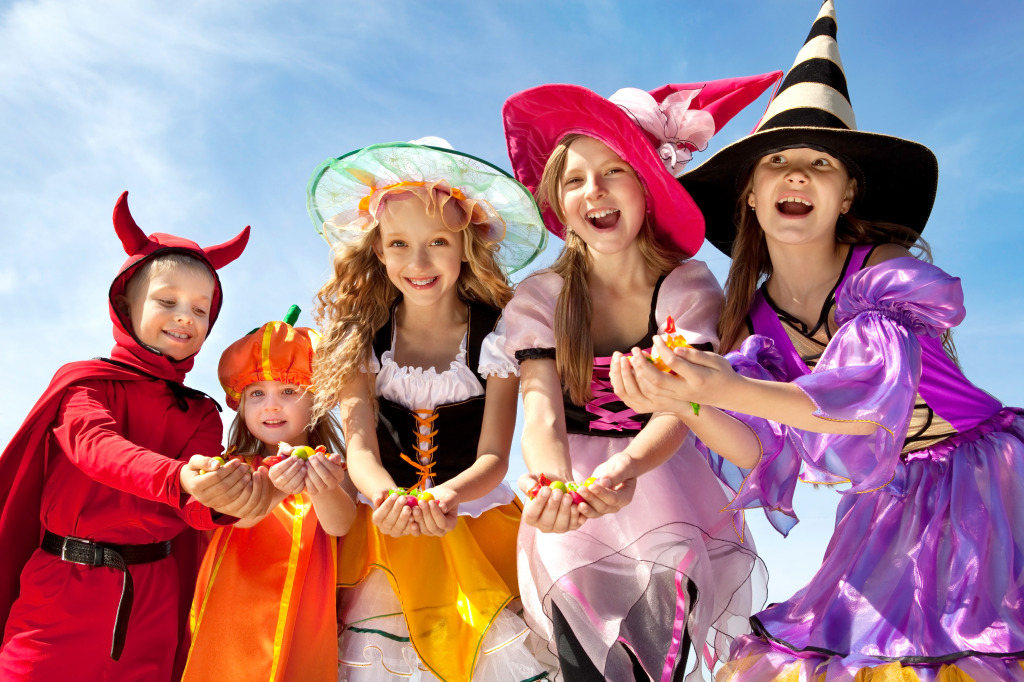 Children in Halloween Costumes jigsaw puzzle in Halloween puzzles on TheJigsawPuzzles.com