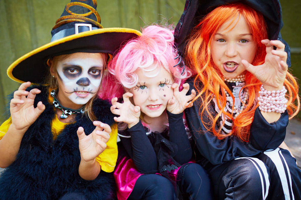 Girls in Halloween Costumes jigsaw puzzle in Halloween puzzles on TheJigsawPuzzles.com