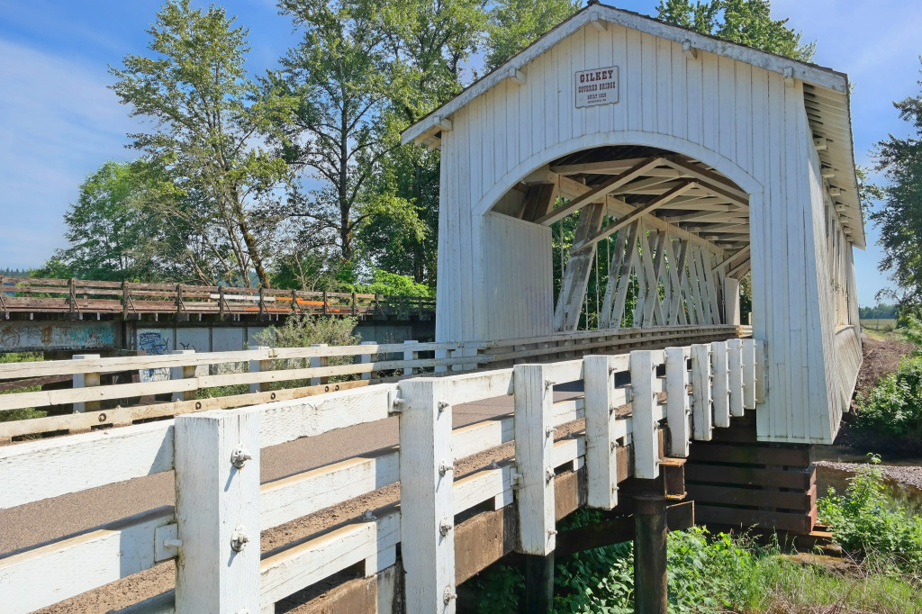 Gilkey Covered Bridge, Oregon jigsaw puzzle in Bridges puzzles on TheJigsawPuzzles.com