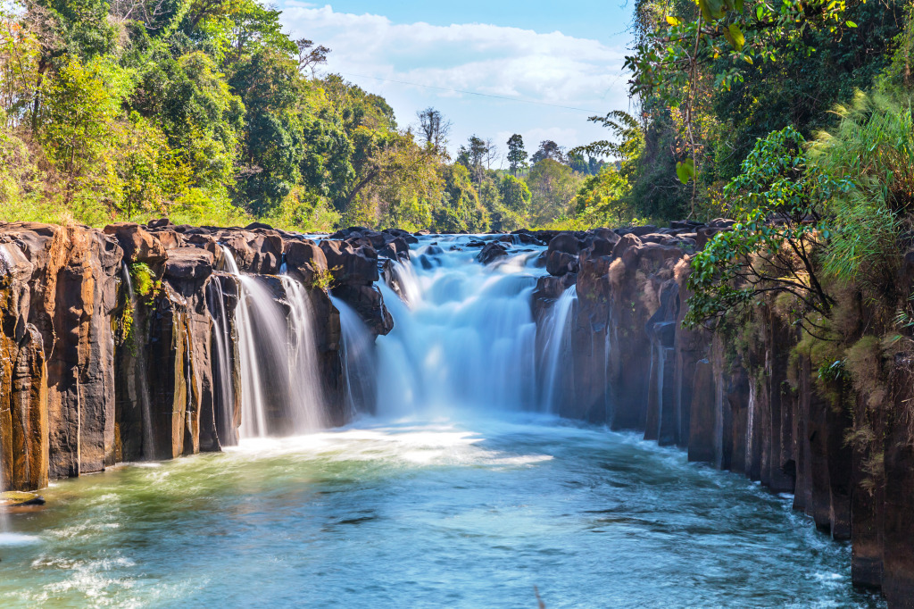 Pha Souam Waterfall, Laos jigsaw puzzle in Waterfalls puzzles on TheJigsawPuzzles.com