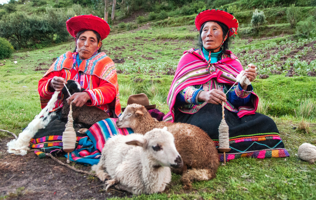 Peruvian Women Spinning Yarn jigsaw puzzle in Handmade puzzles on TheJigsawPuzzles.com